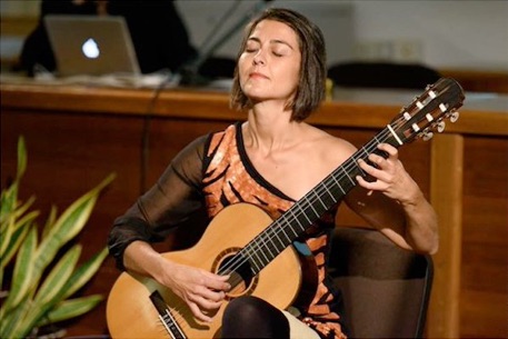Cinzia Milani, guitar